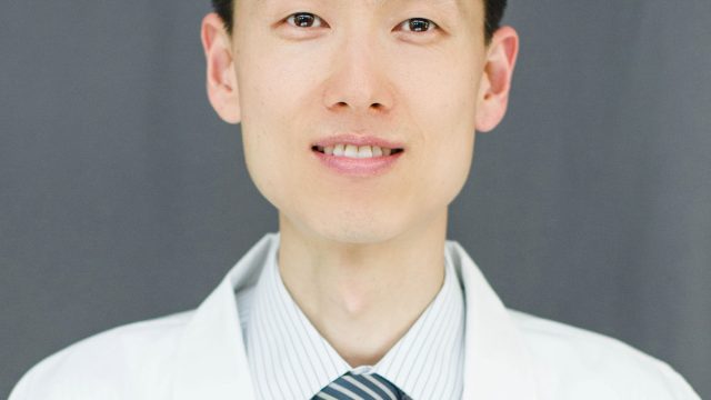 2018-Profile-Photo_Seok-Park_왼쪽-어깨-높이-수정