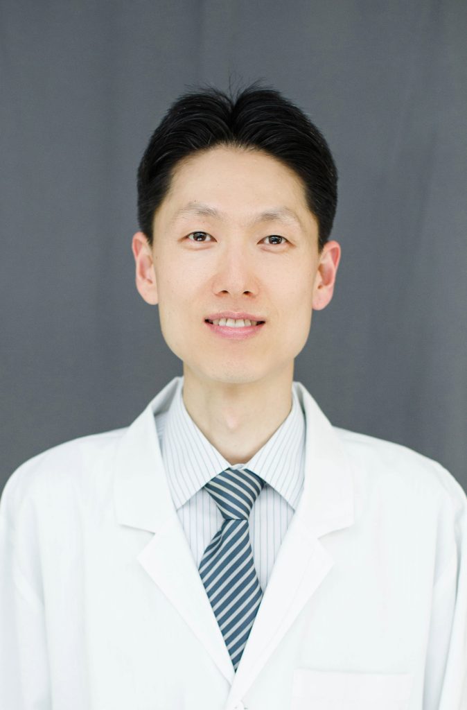 2018-Profile-Photo_Seok-Park_왼쪽-어깨-높이-수정